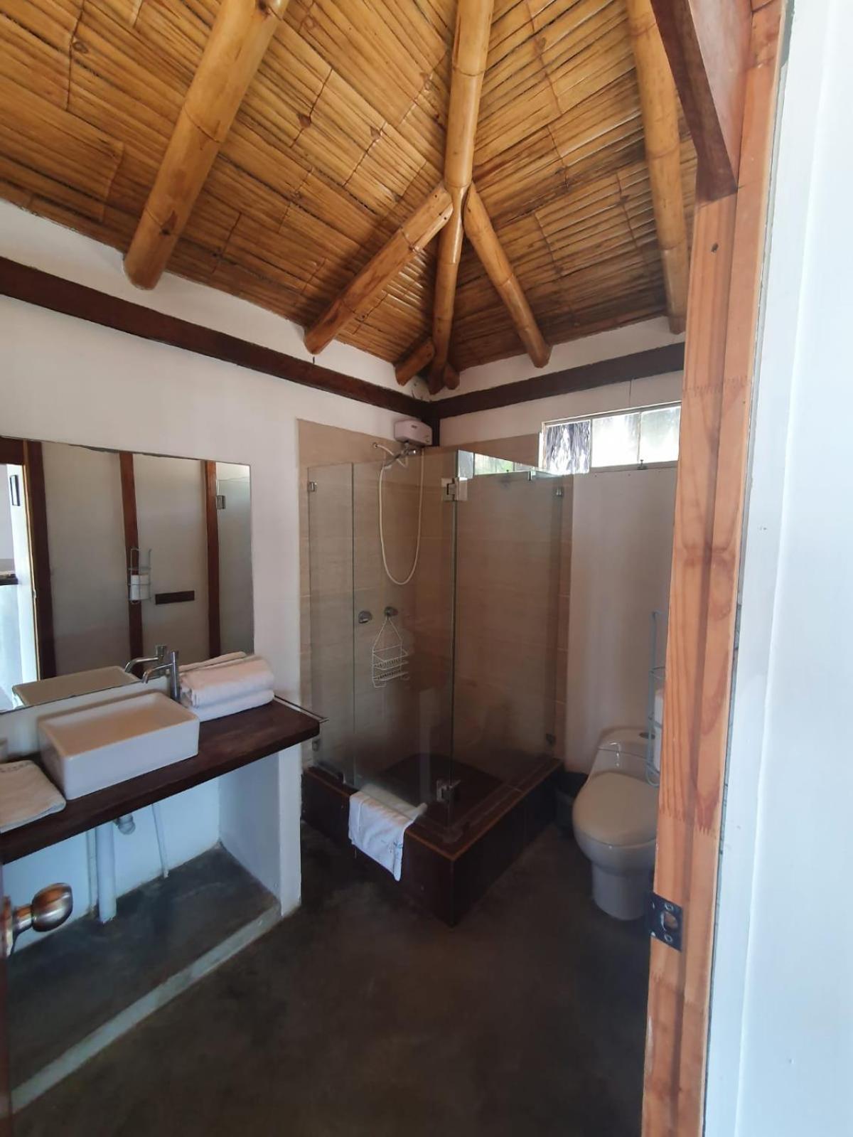 Hoja De Palma Bungalows Canoas de Punta Sal Exterior photo